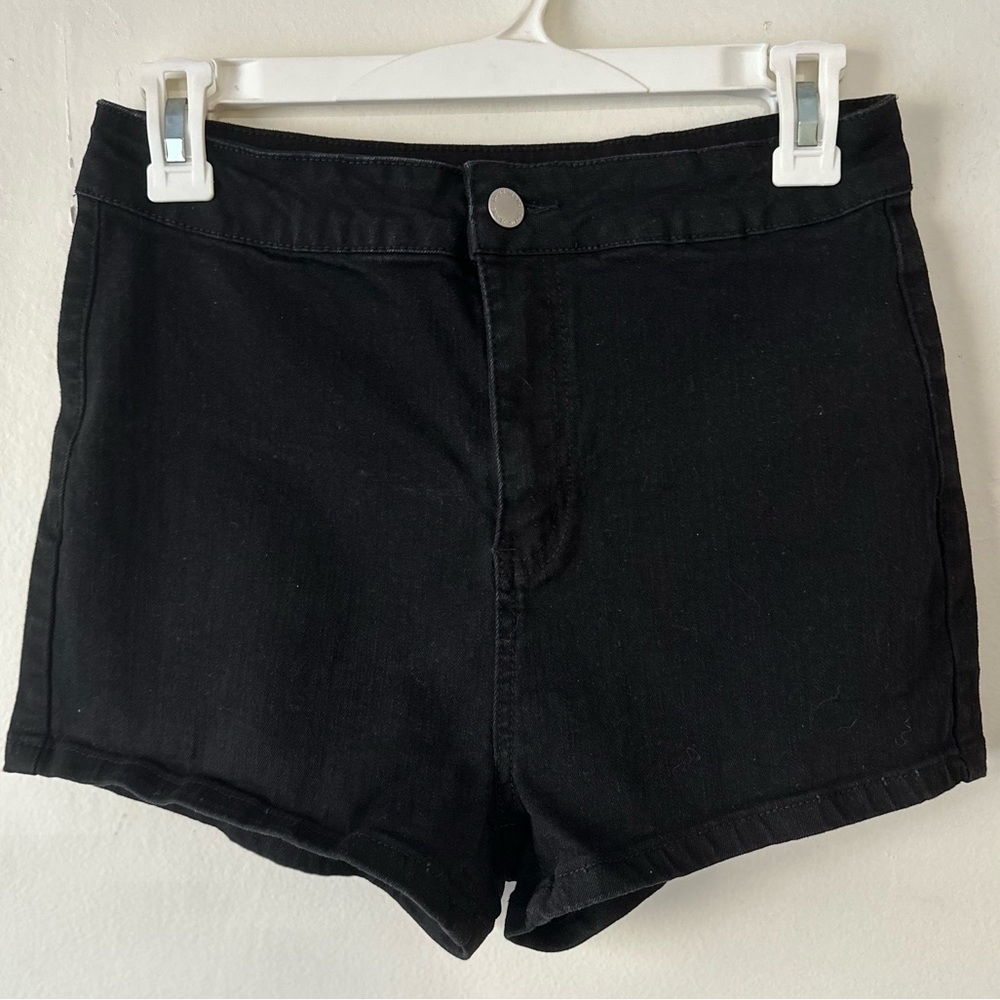 High waisted black denim shorts, no front pockets